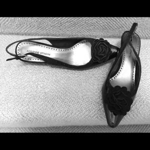 Adrienne Vittadini black pumps
